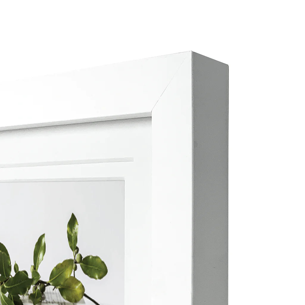 Decorator Deluxe White Square Photo Frame