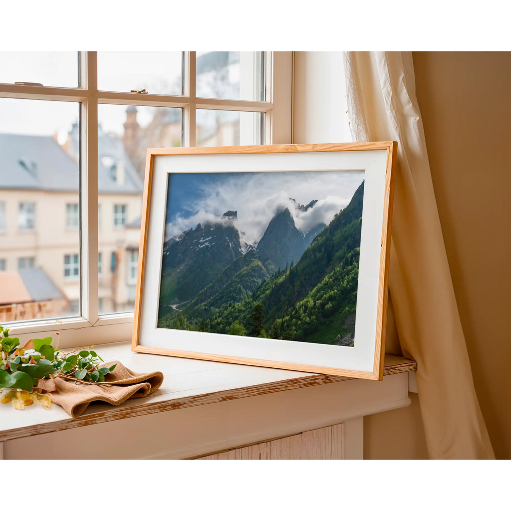 The Lekhziri valley by Martin Hawes